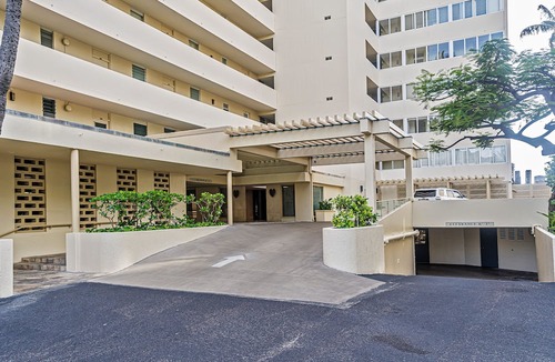 Diamond Head - Kapahulu - St. Louis Condo | Oceanfront w/Sunset Views Condo at the Colony Surf Full Kitchen and Parking
