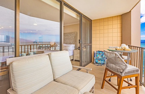 Kahana Condo | Valley Isle Resort #707 - Vacation West Maui - Beachfront Luxury