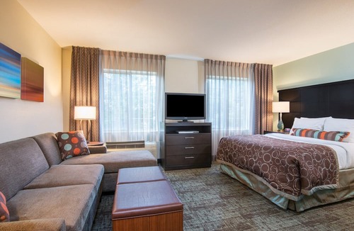 East Texas Apartment | Queen Studio | Free Breakfast + Indoor Pool