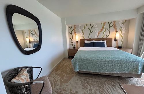Ala Moana Condo | Ocean View Studio | King Bed | Ala Moana Hotel | Walk to Beach & Shopping