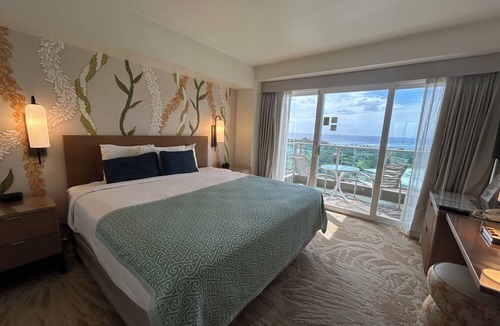 Ala Moana Condo | Ocean View Studio | King Bed | Ala Moana Hotel | Walk to Beach & Shopping
