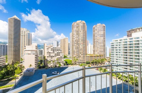 Waikiki Apartment | Ilikai Marina Studio City View Condos with Fully Equipped Kitchens & Free Wifi
