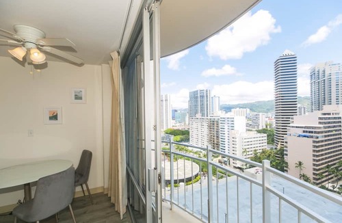 Waikiki Apartment | Ilikai Marina Studio City View Condos with Fully Equipped Kitchens & Free Wifi