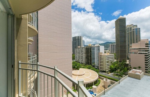 Waikiki Apartment | Ilikai Marina Studio City View Condos with Fully Equipped Kitchens & Free Wifi