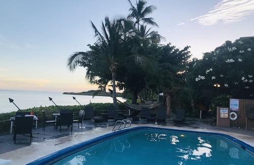 Kaunakakai Apartment | Hotel Moloka’i - AC, Ocean Side, Pool, BBQ Grills, Kitchenette, Lanai, Wifi.