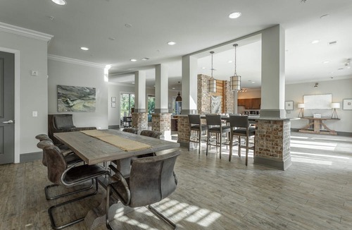 Ooltewah Apartment | ✪ Summer Breeze ✪ FREE Parking, Pool & Gym!