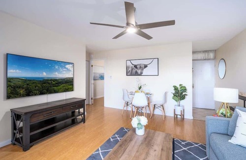 Kihei Condo | Steps to Beach Condo with Ocean Views & Pool