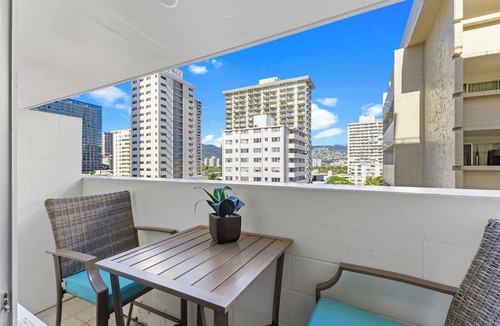 Waikiki Condo | Studio Steps From Waikiki Beach - #906-A
