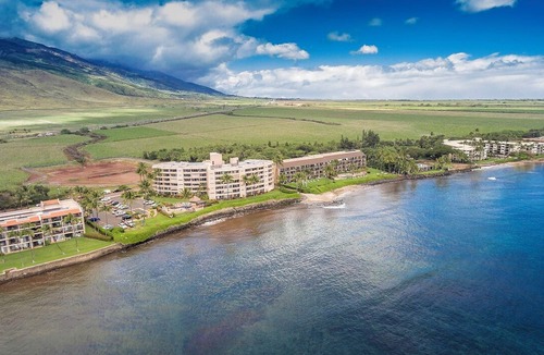 Maalaea Condo | Beachfront condo with ocean views, pool and hot tub summer deals