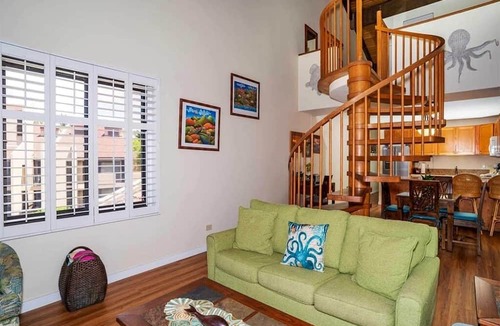 Kihei Condo | Island Chic w/Loft! AC, Lanai, Kitchen, WiFi, Flat Screens+Laundry–Kamaole Sands 9411