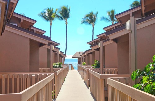 Kihei Condo | OCEANFRONT RESORT - Whale Season! Kihei Sands Beachfront Condos -B13