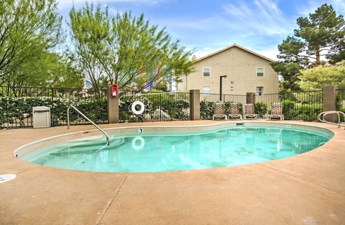 Las Vegas Condo | Pet-Friendly Las Vegas Condo: 1 Mi to the Strip!