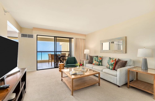 Waikiki Condo | SPECTACULAR OCEAN VIEW! A/C, Wi-Fi, Pool, FREE Valet Parking, Steps to Beach!