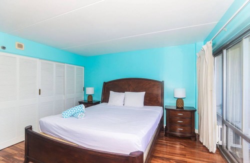 Waikiki Condo | Experience luxury at Ilikai Tower - in the heart of Waikiki with stunning lagoon views.
