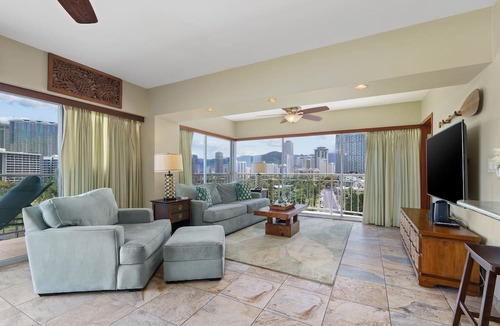 Waikiki Condo | Luxury 2-Bed/2-Bath Corner Waikiki Shore Condo w/Ocean Views! FREE Parking!
