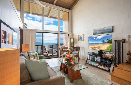 Maalaea Condo | Maui beachfront, steps to the sand!*Hono Kai C1*