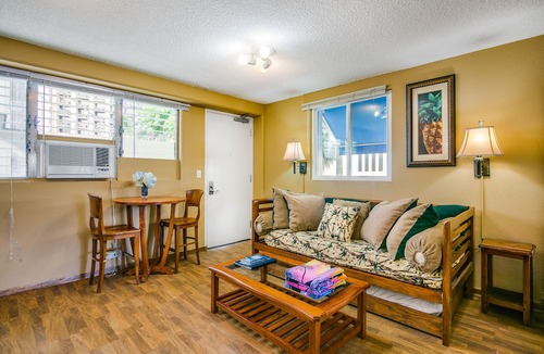 Waikiki Apartment | Surfer's Dream Condo w/Full Kitchen - Free Wifi, Sleeps 4