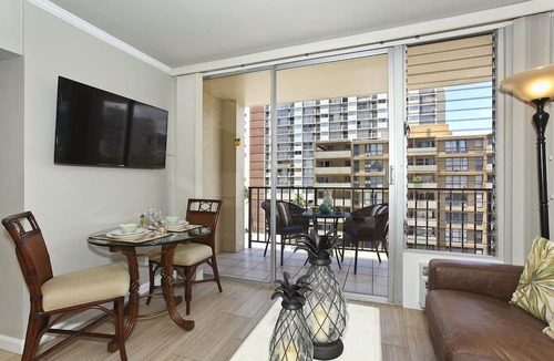 Waikiki Condo | Fresh Contemporary/Hawaiian Decor w/AC, Washer/Dryer, Wi-Fi, Pool, Parking!