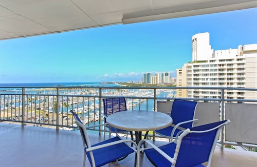 Waikiki Condo | BEAUTIFUL Ilikai suite w/Ocean, Marina & Sunset Views! Large Lanai! Parking!
