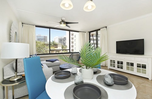 Waikiki Condo | Beautiful 2-bedroom condo, sleeps 6, washer/dryer and one free parking!