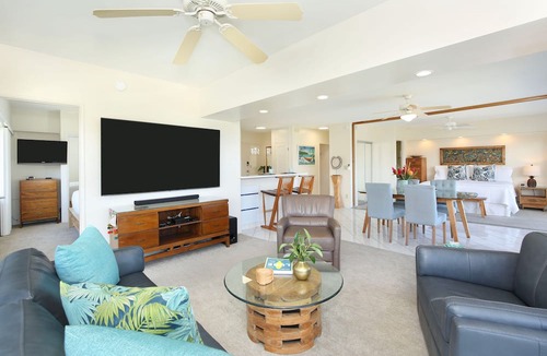 Waikiki Condo | Million-Dollar Ocean Views! Steps from Beach! Full Kitchen