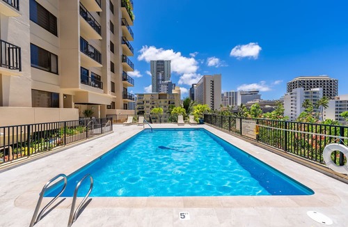 Waikiki Condo | A Repeat Guest Favorite! Great location! FREE Parking & Wi-Fi, Pool & more!