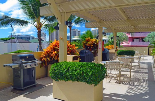Waikiki Condo | A Repeat Guest Favorite! Great location! FREE Parking & Wi-Fi, Pool & more!