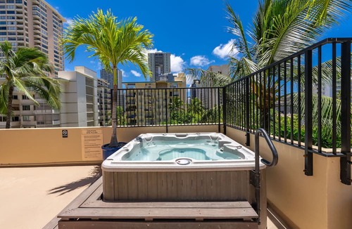 Waikiki Condo | A Repeat Guest Favorite! Great location! FREE Parking & Wi-Fi, Pool & more!