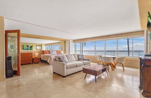 Diamond Head - Kapahulu - St. Louis Condo | Beautiful corner unit on the Gold Coast!