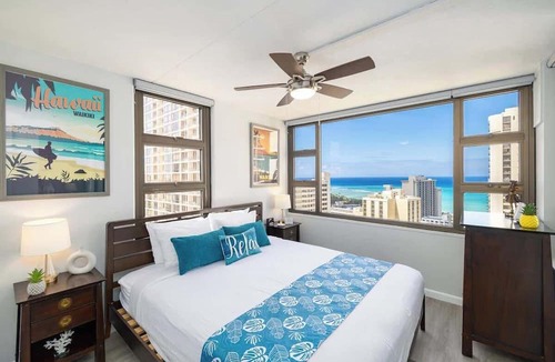 Waikiki Condo | Waikiki Banyan condo w/lanai & pool