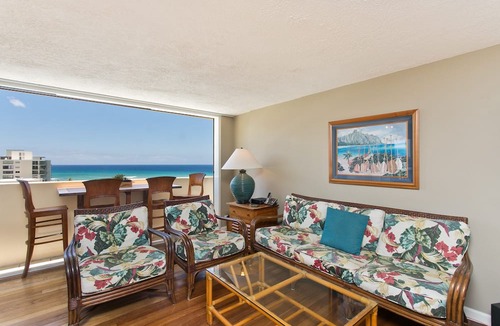 Diamond Head - Kapahulu - St. Louis Condo | Our Penthouse over the Pacific ☀ A true gem that sleeps 4 is lovingly cared for