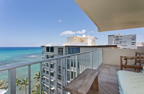 Diamond Head - Kapahulu - St. Louis Condo | Our Penthouse over the Pacific ☀ A true gem that sleeps 4 is lovingly cared for