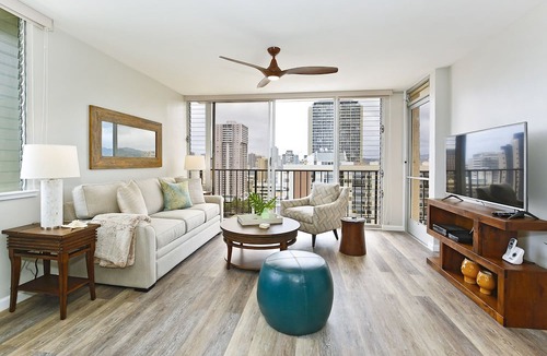 Waikiki Condo | High Floor with Ocean View! Bedroom A/C, W/D, Wi-Fi, Pool, FREE Parking!
