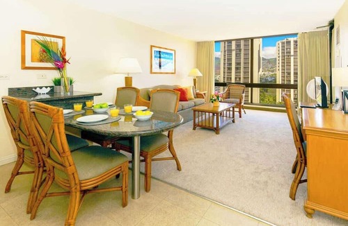 Waikiki Condo | Resort condo w/lanai & pool access