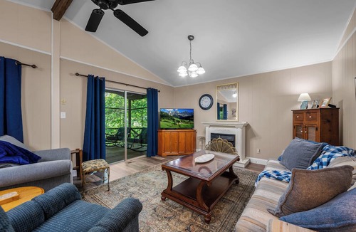 Townsend Cabin | Perfect mountain cottage ☎ Fire pit ☎ Gas Fireplace ☎ Screened Porch ☎ Secluded