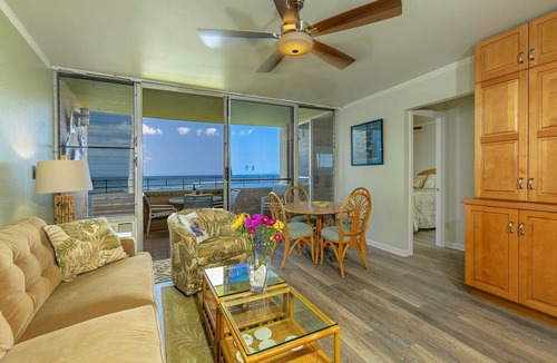 Maalaea Condo | Oceanfront, Pool, WiFi, Whale Watching