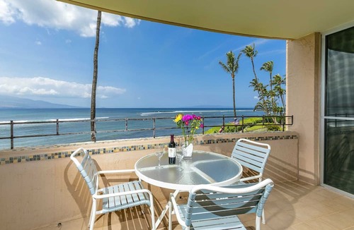 Maalaea Condo | Oceanfront, Pool, WiFi, Whale Watching