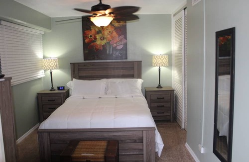 McCully - Moiliili Condo | Great Location in Waikiki! Views of mountains, city, and ocean!