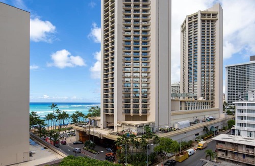 Waikiki Condo | Waikiki Beach center! Oceanview, Lanai, Free WIFI and Phone. Full Kitchen.