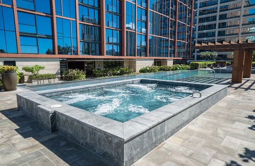 Ala Moana Condo | Luxury 1BD in ONE ALA MOANA with Beautiful View and Room with Free Parking!