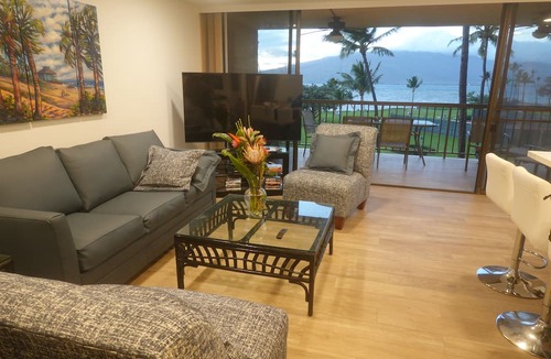 Kihei Condo | Oceanfront, Million-Dollar-View, Newly renovated! B421