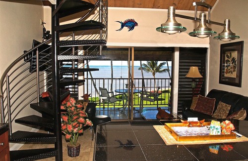 Kaunakakai Condo | The Ultimate Oceanfront Penthouse - 'Hale No Ka Oi'
