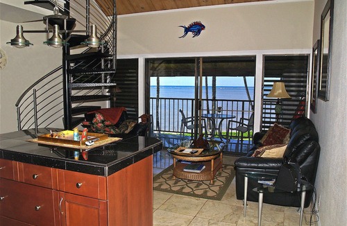 Kaunakakai Condo | The Ultimate Oceanfront Penthouse - 'Hale No Ka Oi'