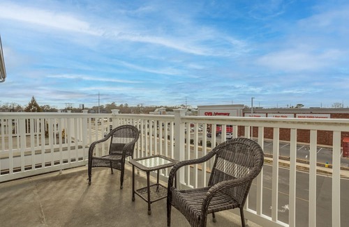 Rehoboth Beach House | Dog Friendly Rehoboth Beach Townhouse Pool Parking