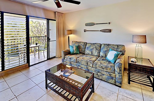 Kihei Condo | Where Aloha Lives Kihei Remodeled Condo Lanai AC Steps to Kamaole Beach