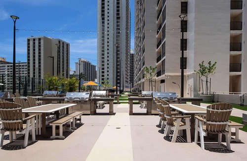 Waikiki Condo | Waikiki Banyan condo - ocean views & lanai