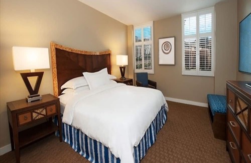 Waikiki Condo | Gorgeous Hilton Hawaiian Village 2 bedroom villa. Beautiful beach!