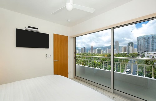 Waikiki Condo | Fully Remodeled! Amazing OCEAN, Mountain, City Views! 2-Bed/2-Bath Sleeps 6!