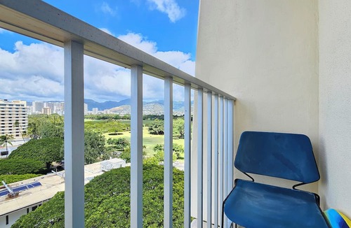Diamond Head - Kapahulu - St. Louis Condo | 🌬1-Bedroom Diamond Head Retreat w/stunning Ocean Views & Full Kitchen🌬