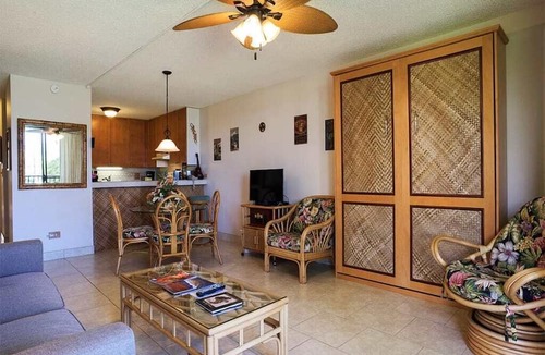 Kihei Condo | Easy Kihei Living! Kitchen, Lanai, Laundry, AC, WiFi+Flat Screens–Kamaole Sands 10204